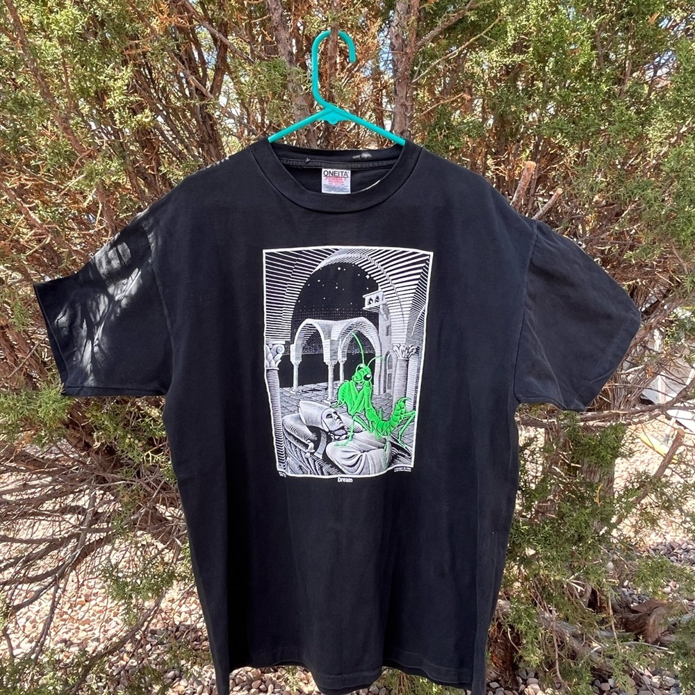 Vintage Escher international copyright 1994 Dream (Mantis Religiosa) Xl shirt